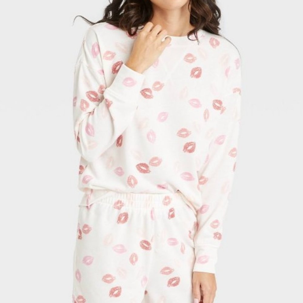 Kisses Long Sleeve Night Shirt Medium